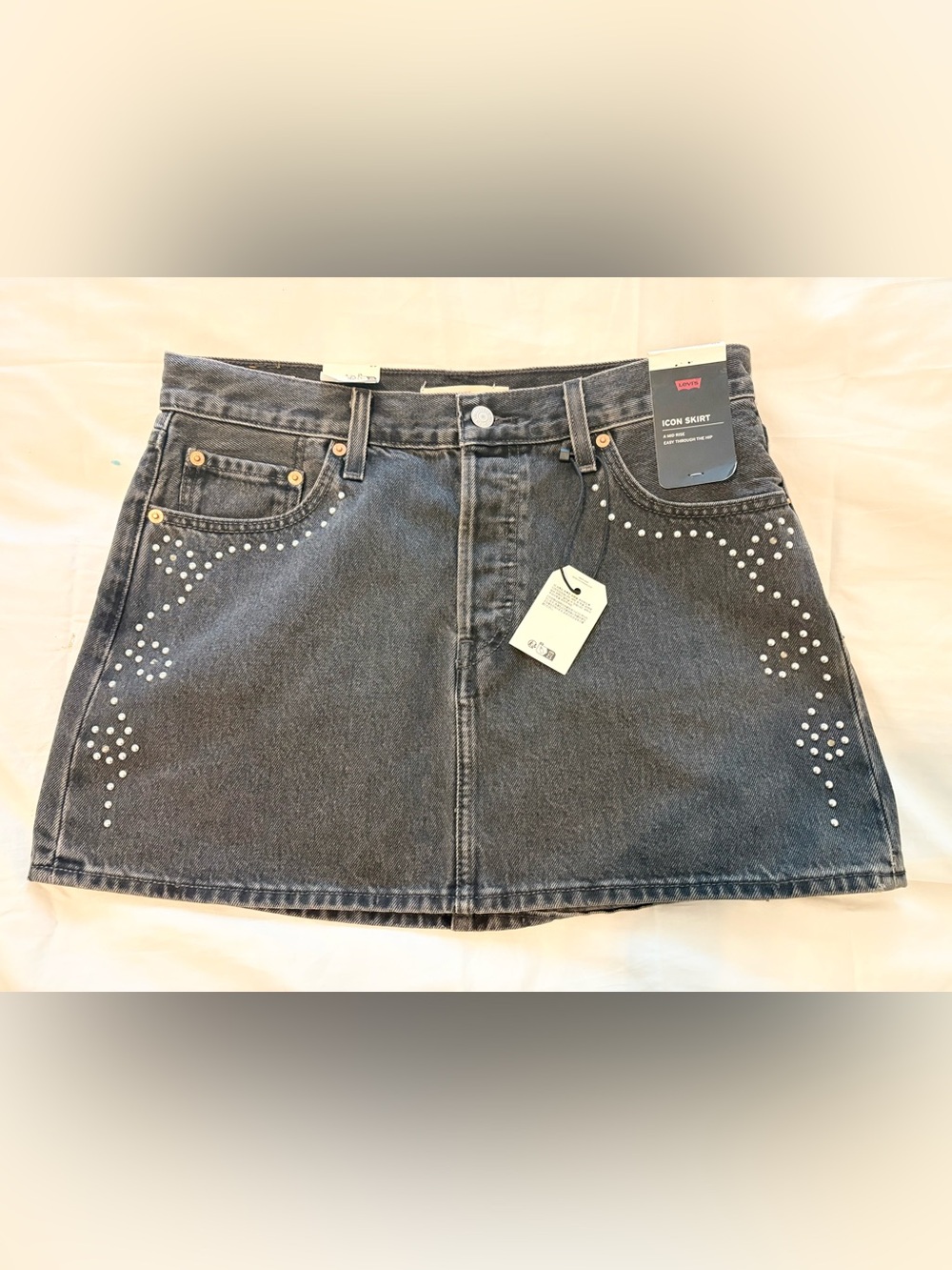 NWT Levi’s Premium Denim studded Icon miniskirt, sz 29 Distressed black/ silver